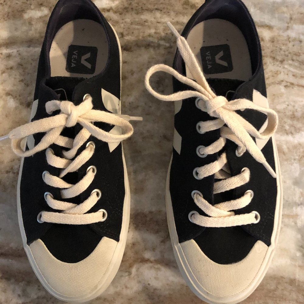 Women's Black Veja Sneakers